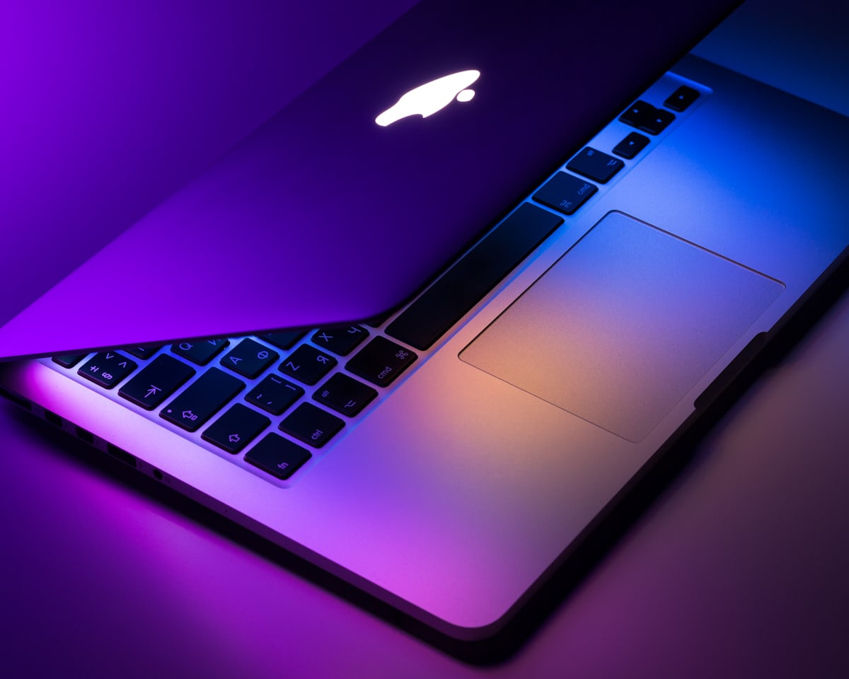 ターミナルを開いたMacのイメージ